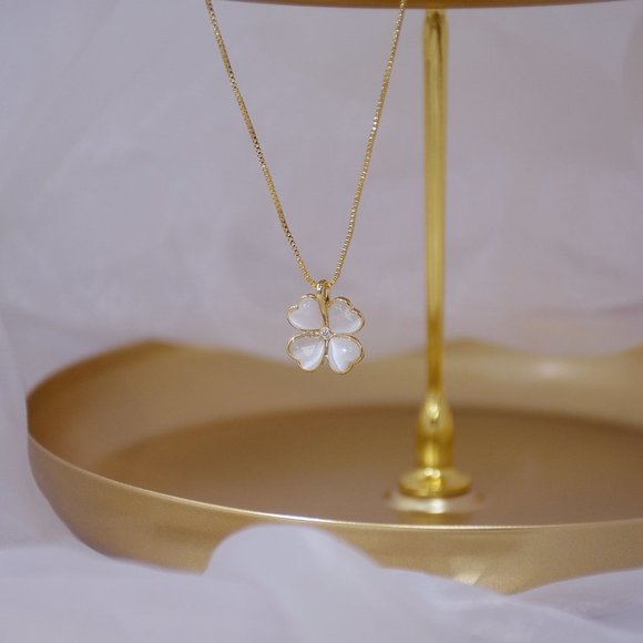 NEW 14K Gold Plated Diamond Clover Necklace - Picture 3 of 7